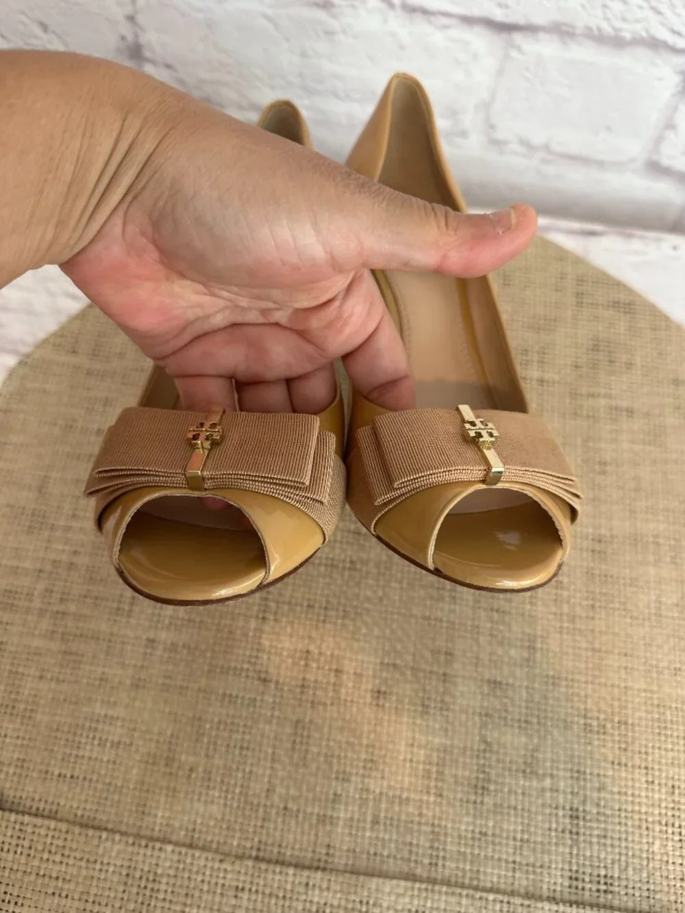 Tory Burch TRUDY gold yellow Patent Leather Wedge Pumps Bow size 9 - Picture 10 of 10